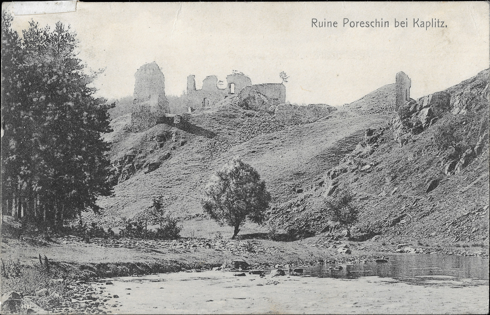 Na pohlednici je npis Ruine Poreschin bei Kaplitz, je udlna z fotografie od eky Male. 
  Strn pod hradem nejsou zalesnn.