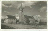 Nm. J. V. Kamarta, radnice, kostel sv. Filipa a Jakuba, v pozad
            kostel sv. Vclava