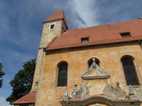 Na fotografii z vletu je st kostela z jihu. Je
          vidt v a st lodi kostela. Na tto stran m lo kostela okna.